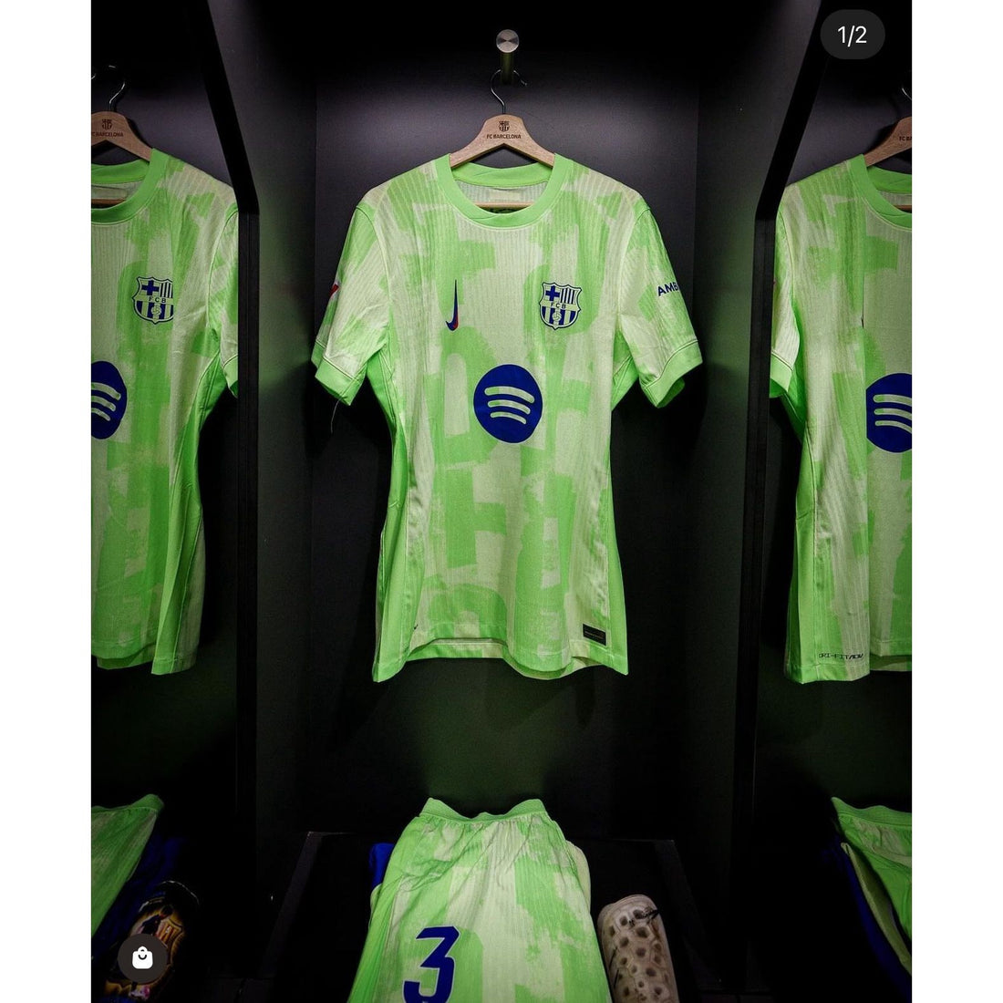 חליפת חוץ FCB